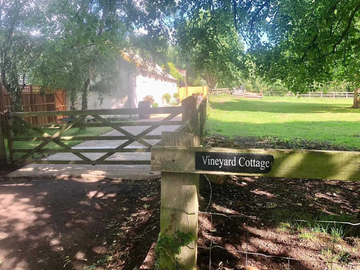 *New* Hartest Vineyard 2 Bed Cottage With Parking Exterior photo